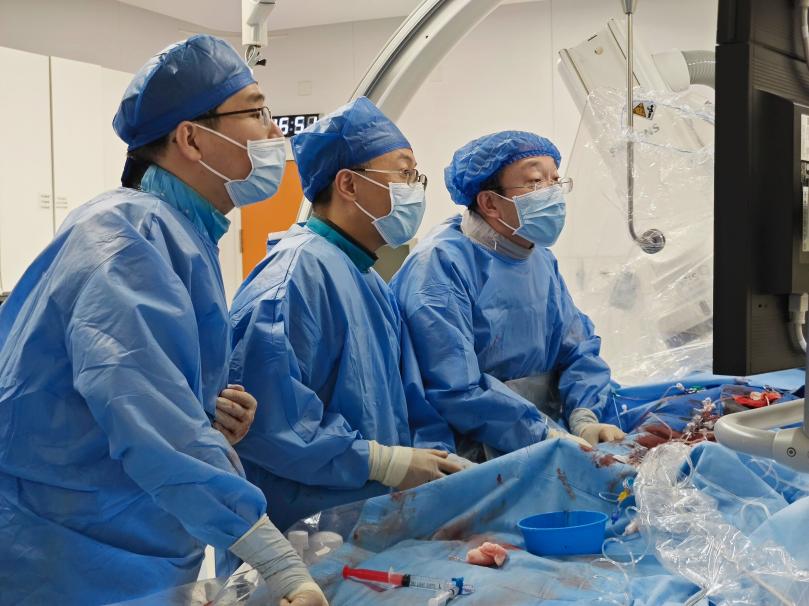 福建首两例，国产经皮跨瓣心室辅助系统支持下高危复杂冠心病介入手术在厦心完成